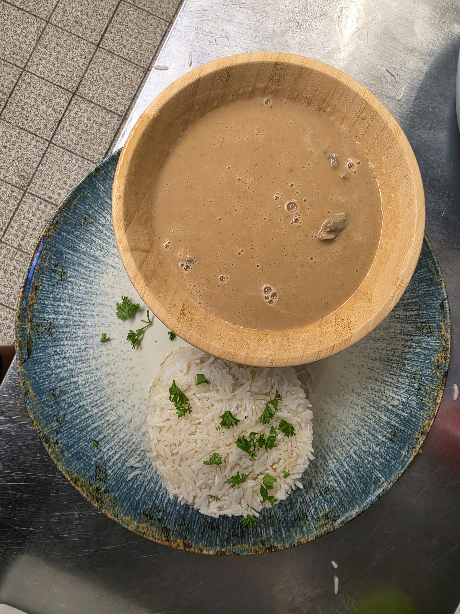 Traditionelle Erdnusssauce